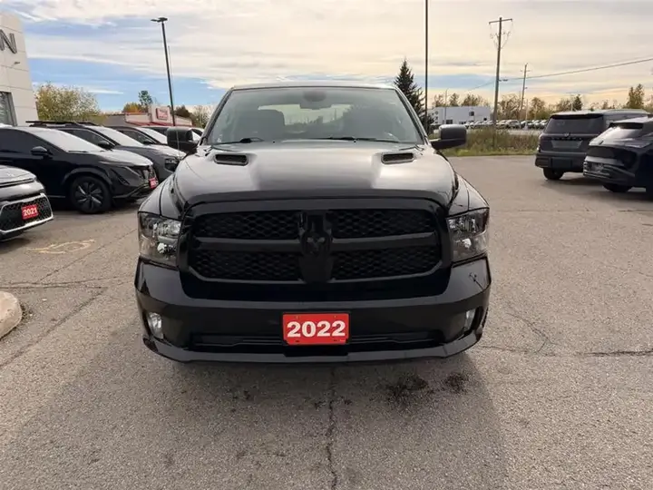 Ram 1500 Classic Crew Cab 2022 photo 2