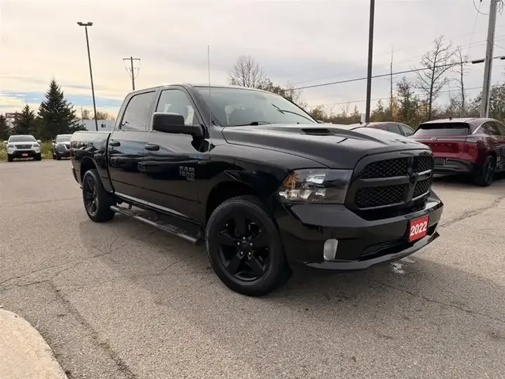 Ram 1500 Classic Crew Cab 2022 photo 3