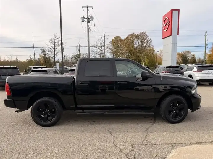 Ram 1500 Classic Crew Cab 2022 photo 4