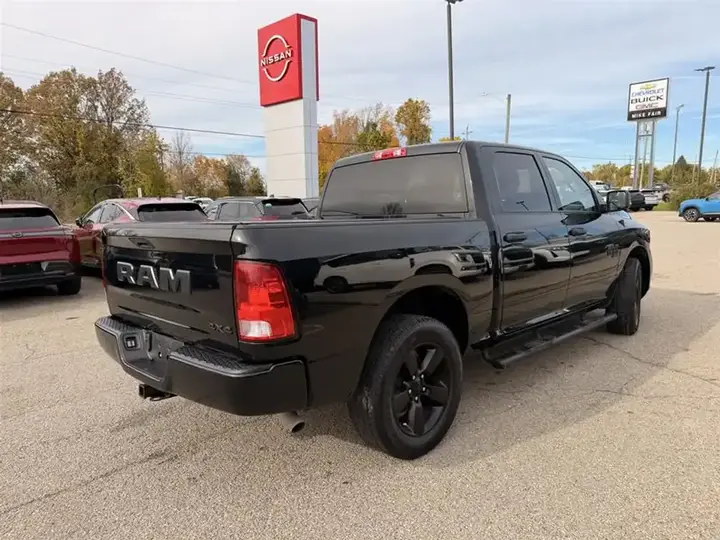 Ram 1500 Classic Crew Cab 2022 photo 5