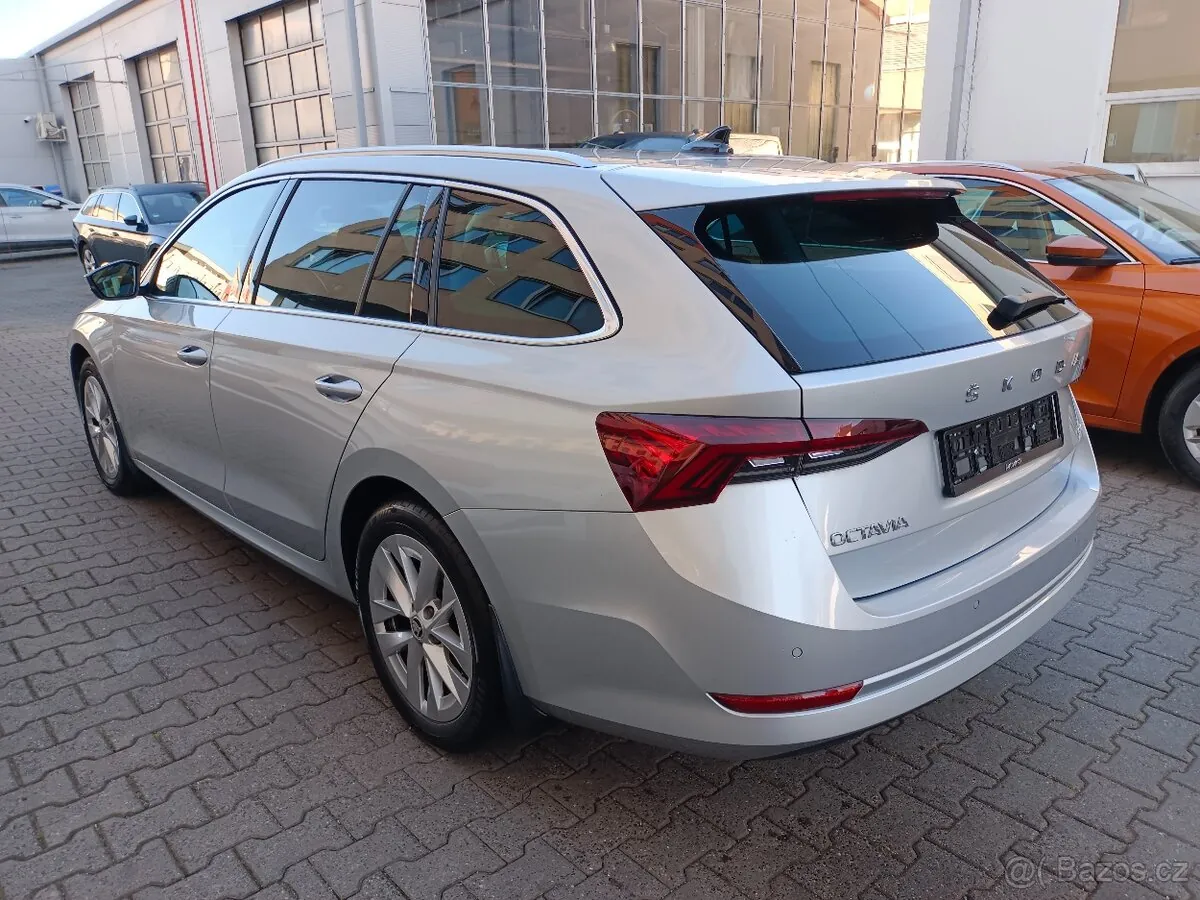 Skoda Octavia Combi 2022 photo 3