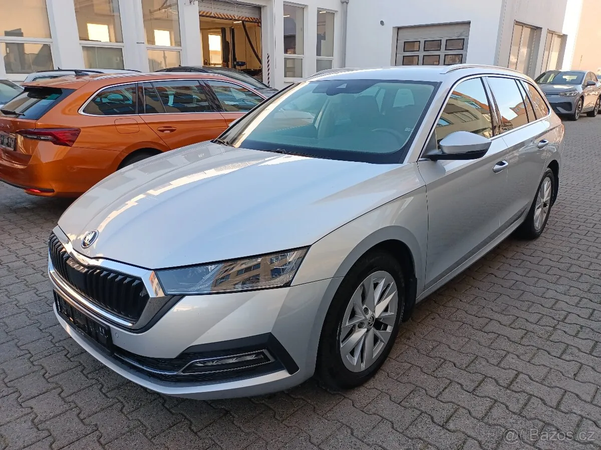 Skoda Octavia Combi 2022 photo 2