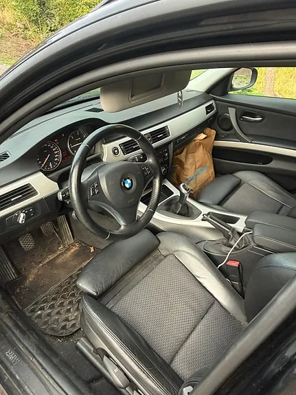 BMW 318D 2011 photo 2