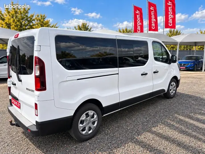 Renault Trafic 2022 photo 2