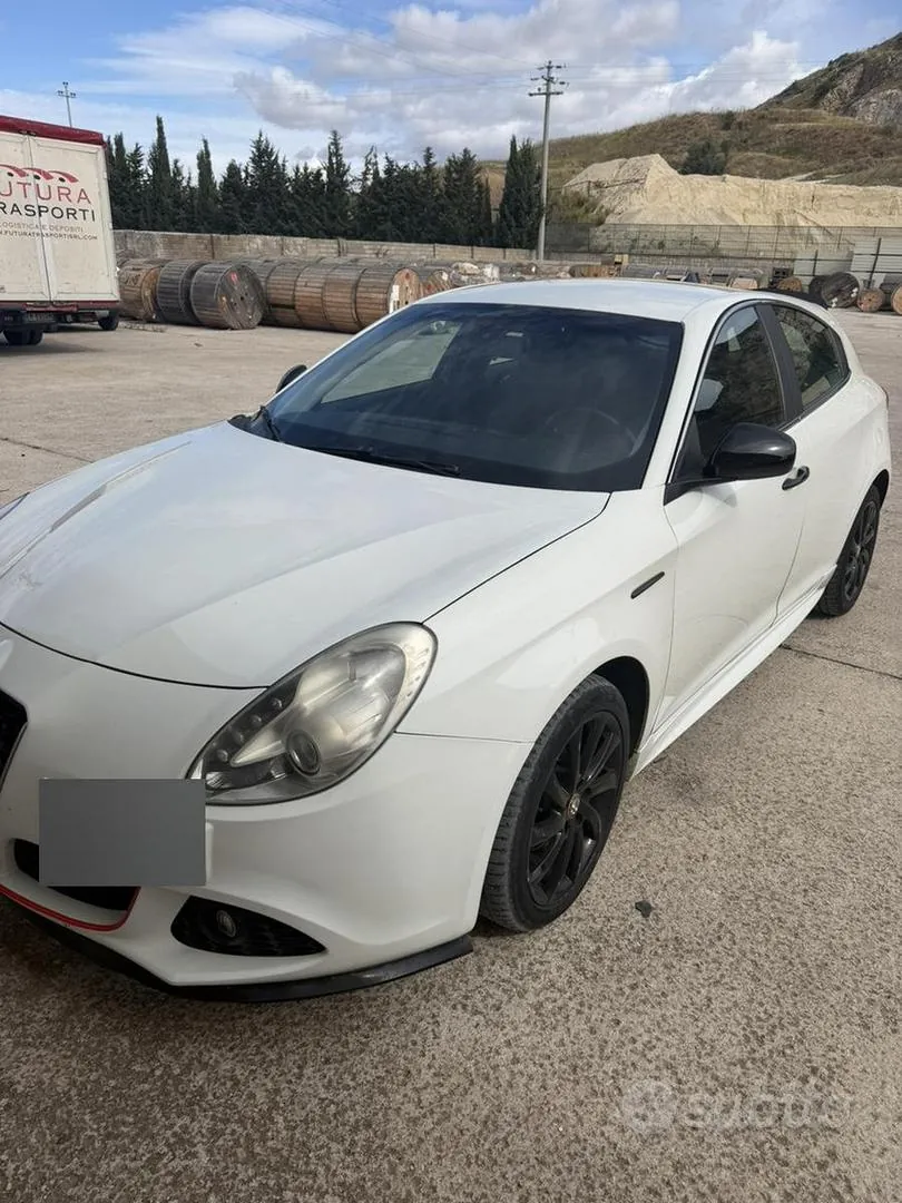 Alfa Romeo Giulietta 2011 photo 2