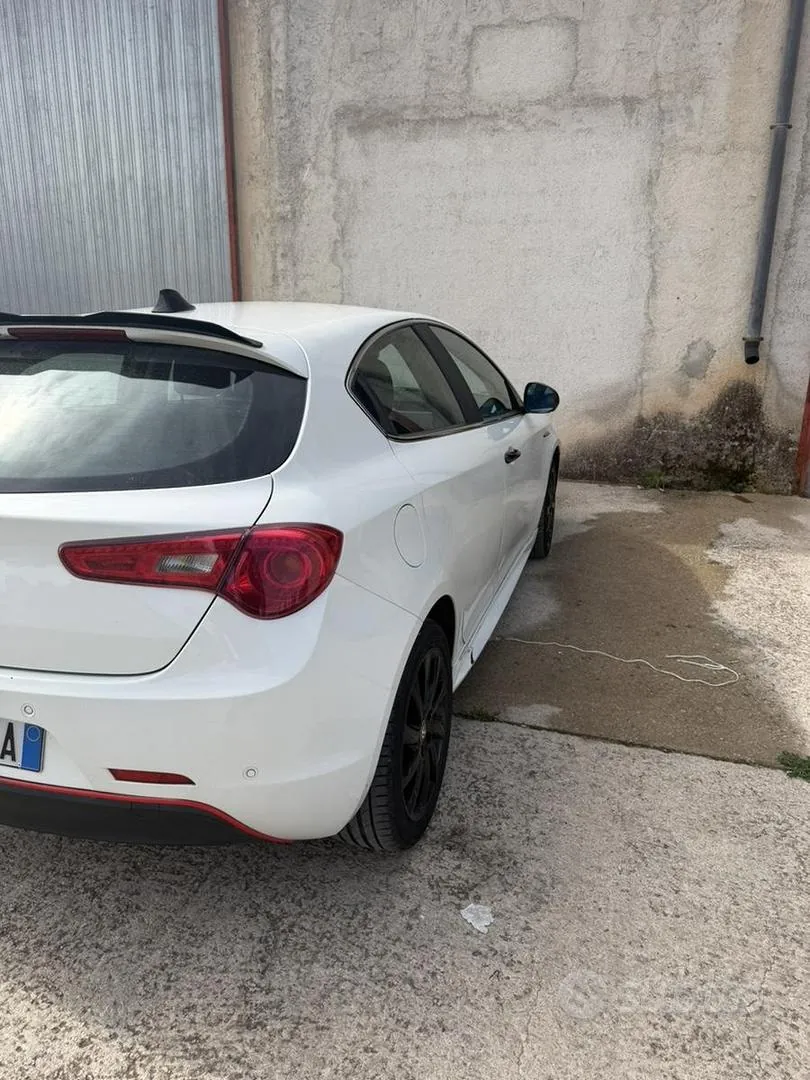 Alfa Romeo Giulietta 2011 photo 4