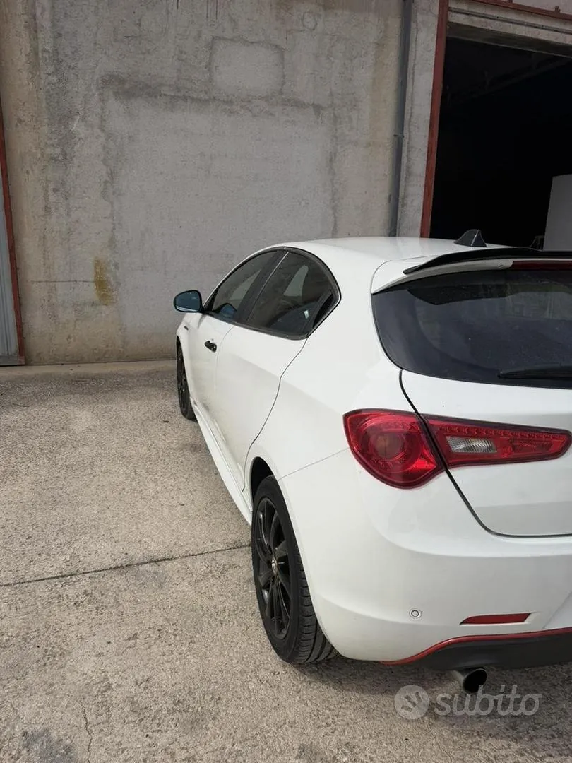 Alfa Romeo Giulietta 2011 photo 3