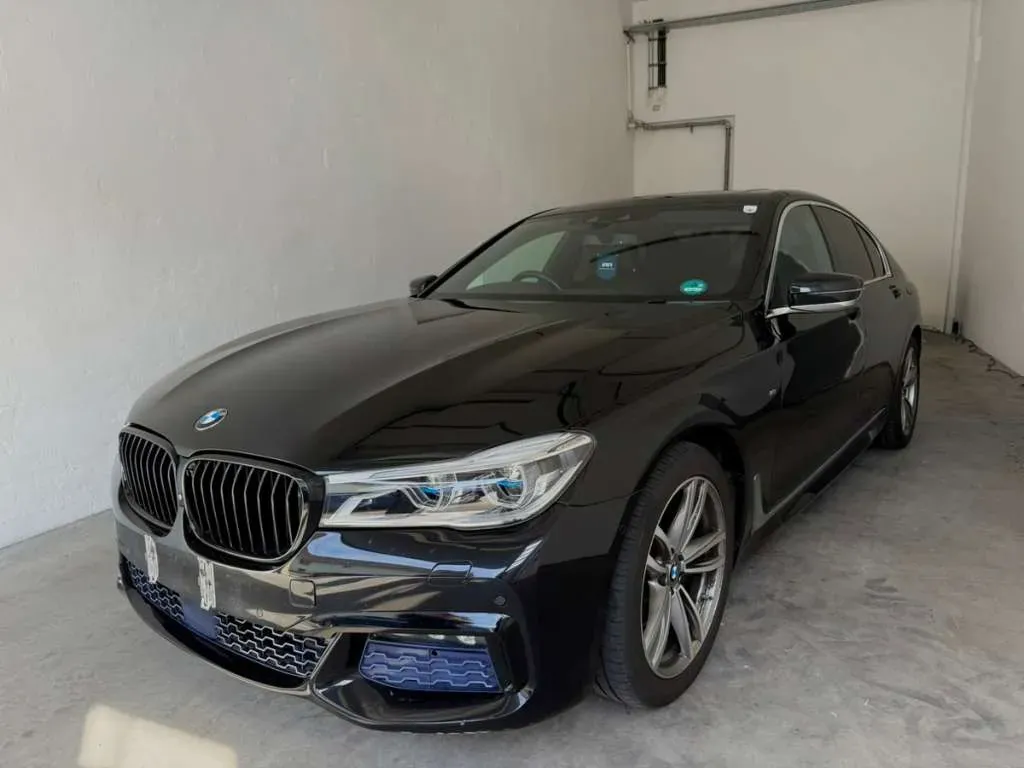 BMW 7 Series 2016 photo 2