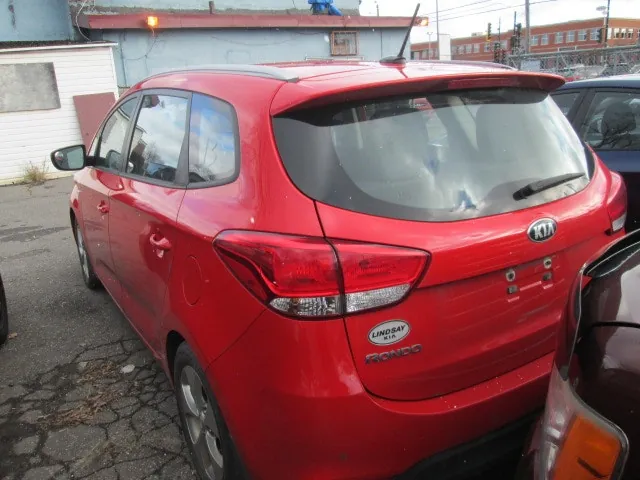 Kia Rondo 2015 photo 3