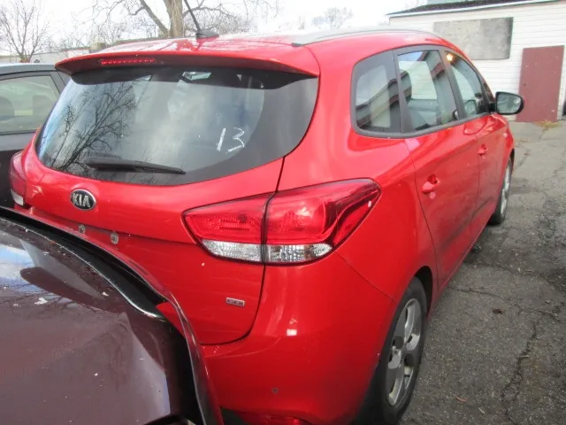 Kia Rondo 2015 photo 4