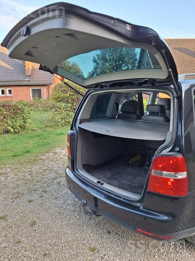 Volkswagen Touran 2004 photo 3