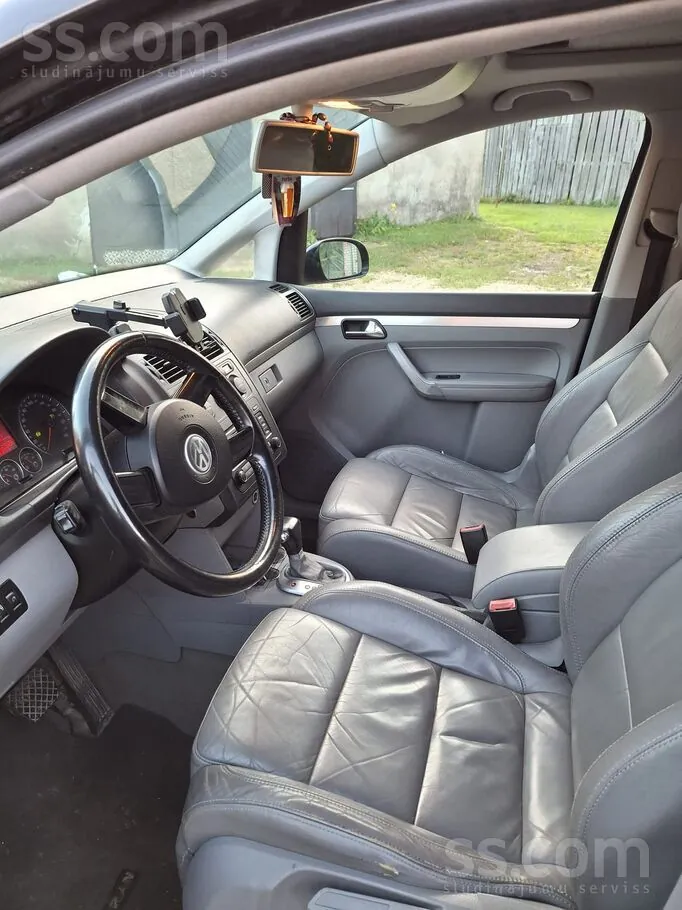 Volkswagen Touran 2004 photo 2