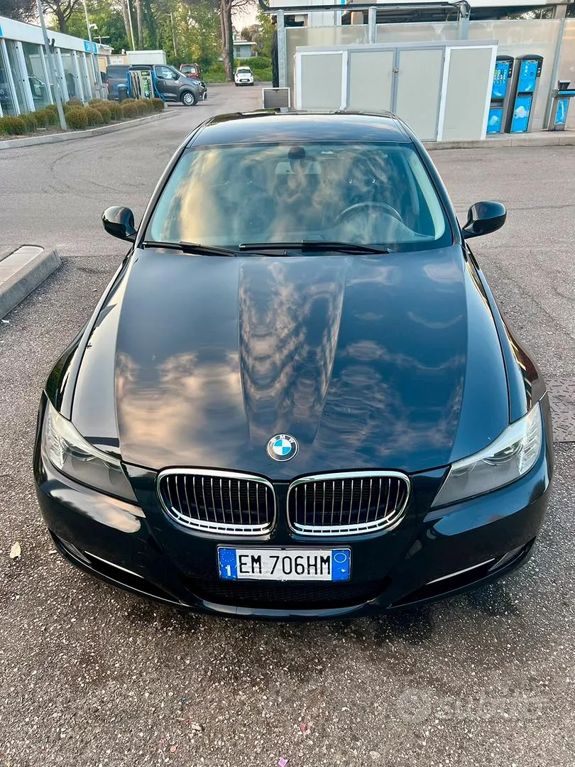 BMW 318D 2012 photo 2