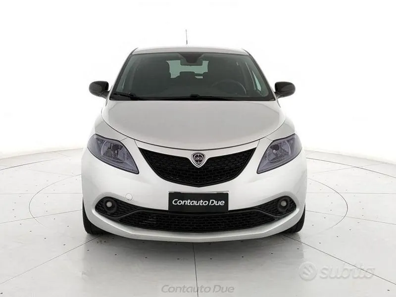 Lancia Ypsilon 2017 photo 2