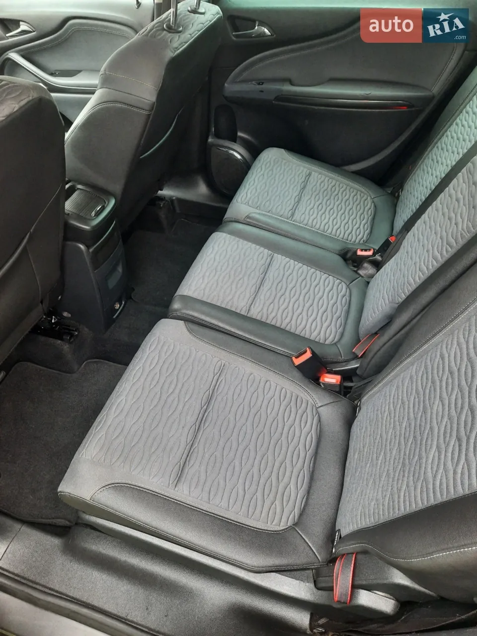 Opel Zafira Tourer 2012 photo 2