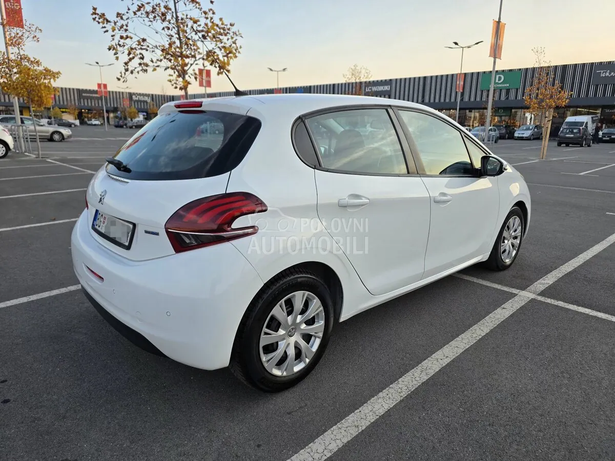 Peugeot 208 2016 photo 5