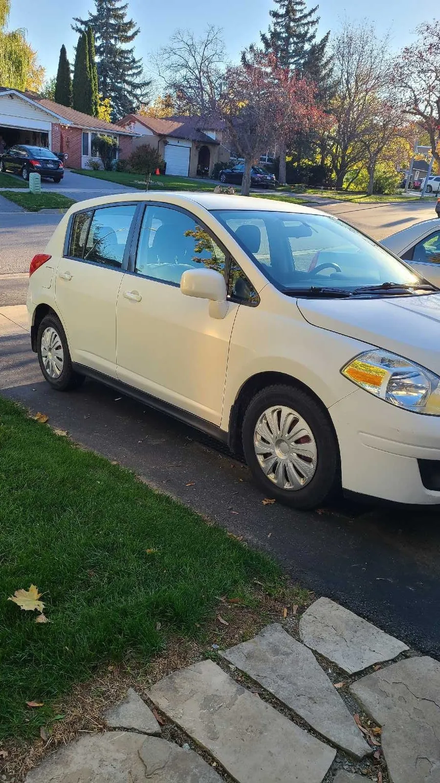 Nissan Versa 2011 photo 3