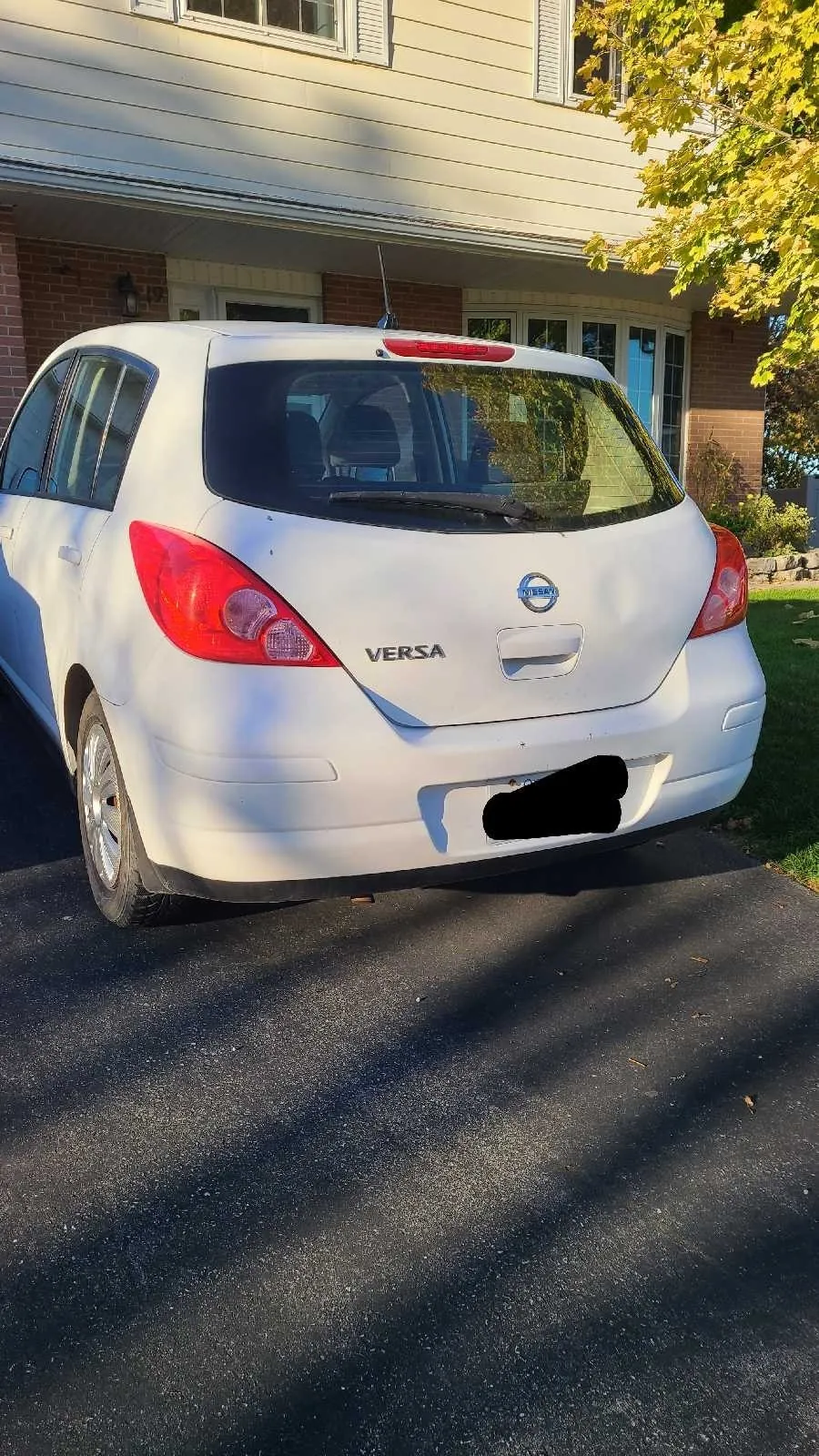 Nissan Versa 2011 photo 2