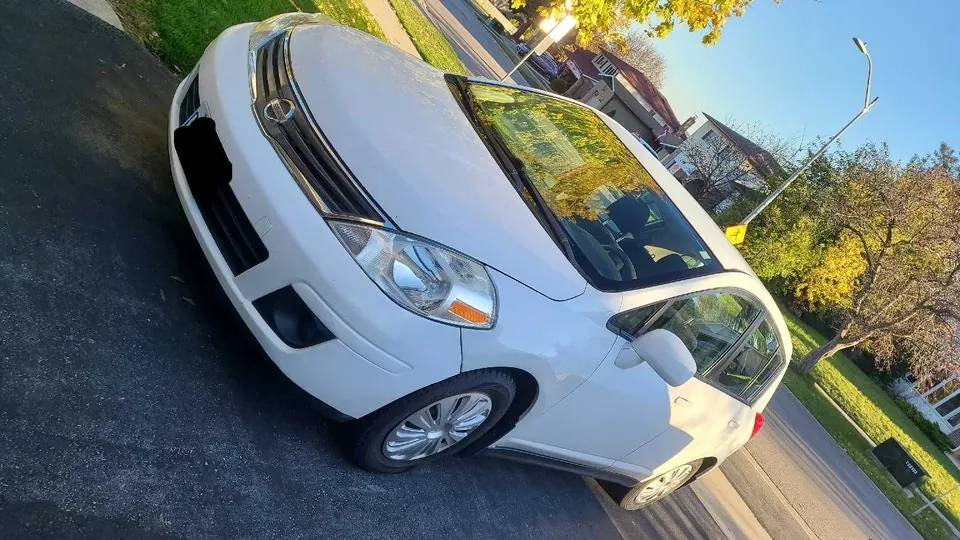Nissan Versa 2011 photo 4