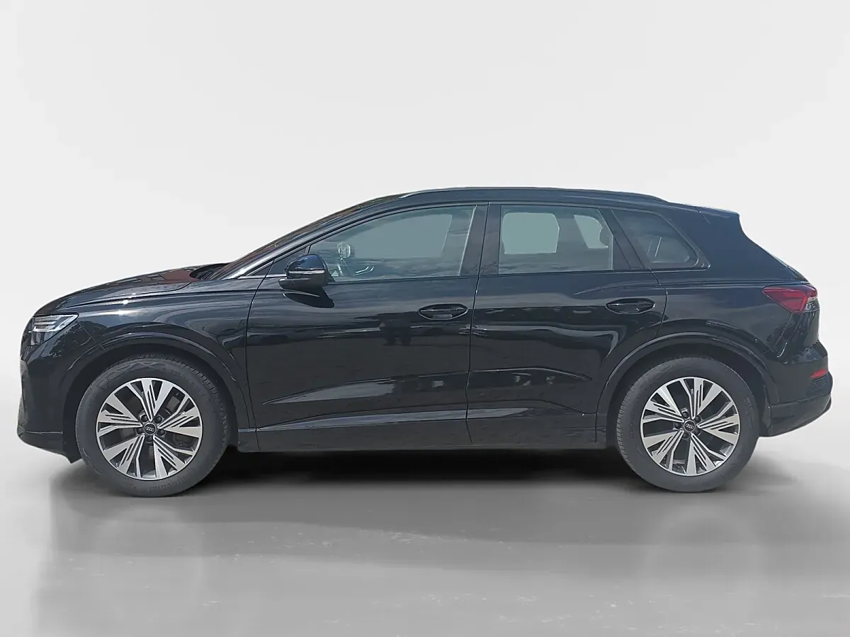 Audi Q4 2022 photo 2