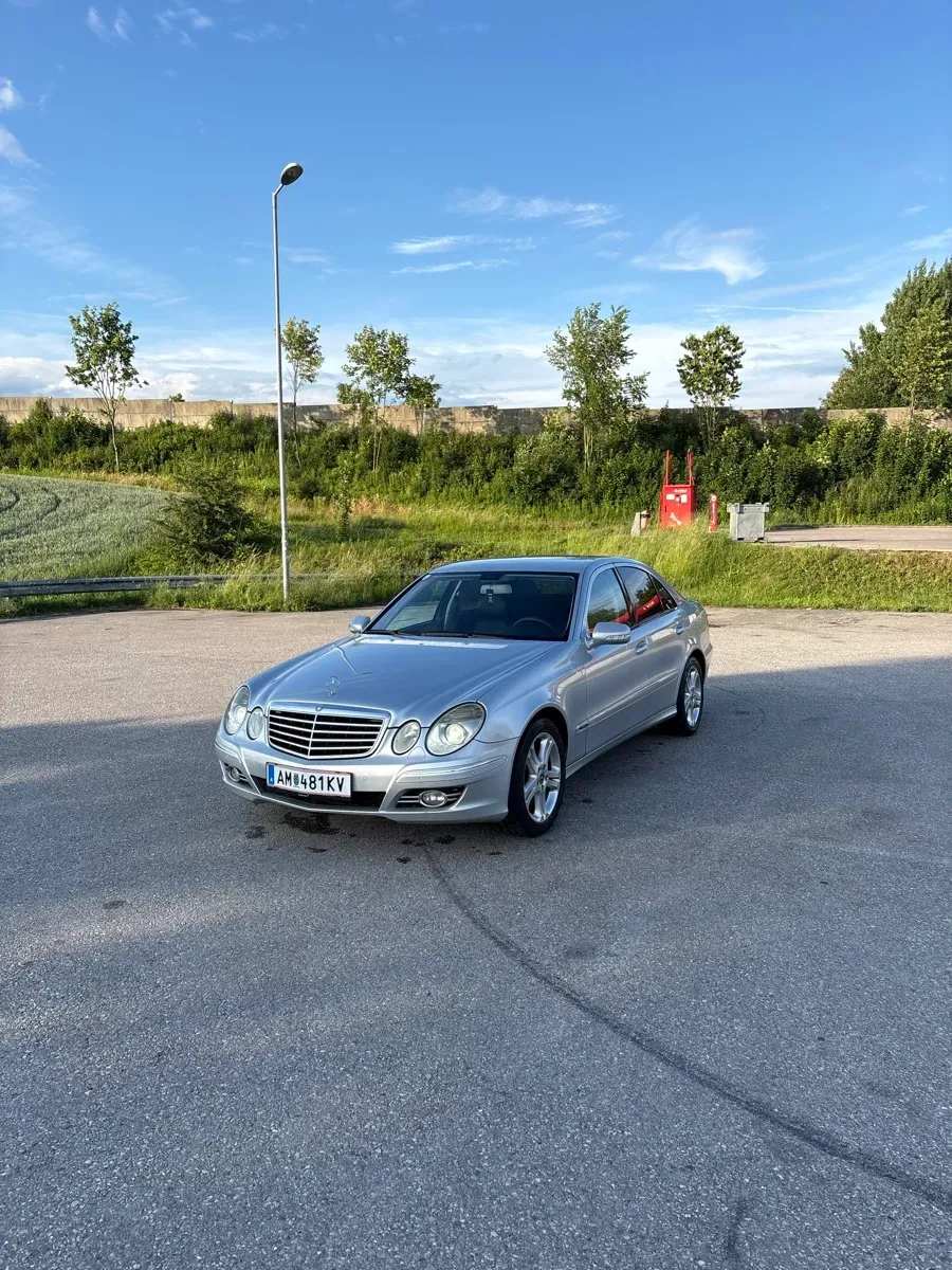 Mercedes-Benz E-Class 2009 photo 2