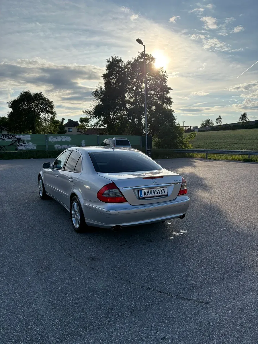 Mercedes-Benz E-Class 2009 photo 3