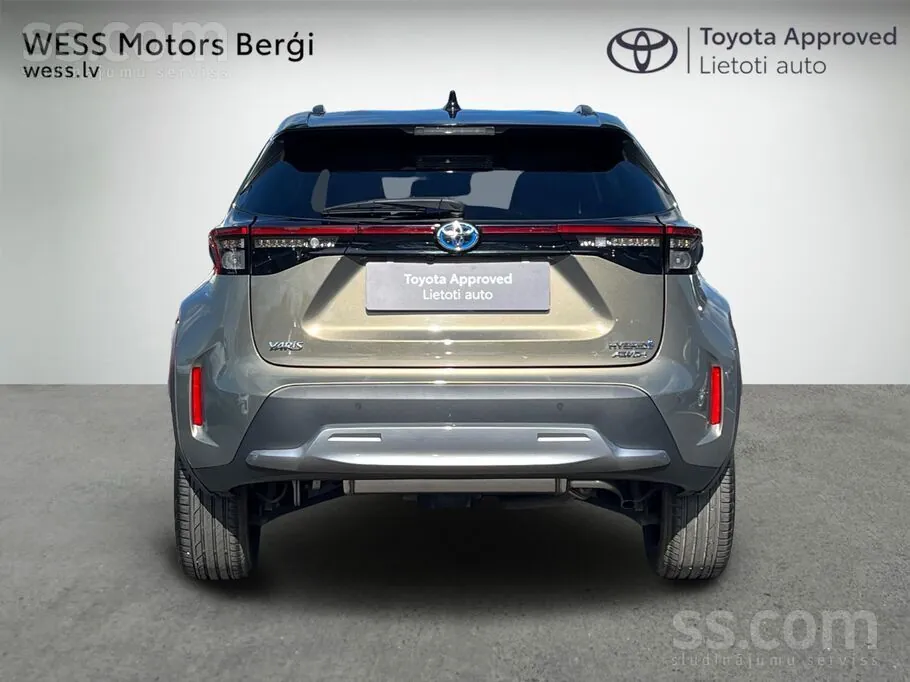 Toyota Yaris Cross Hybrid Crossover 2023 photo 4
