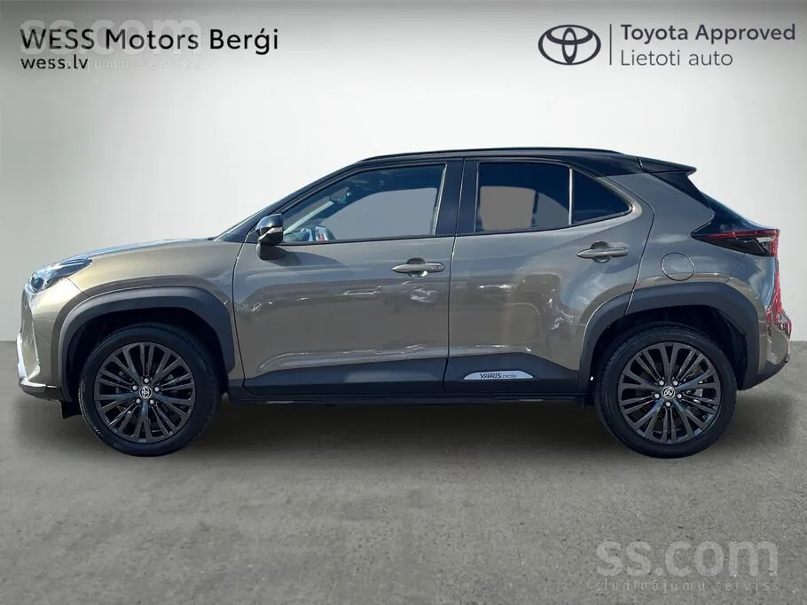 Toyota Yaris Cross Hybrid Crossover 2023 photo 3