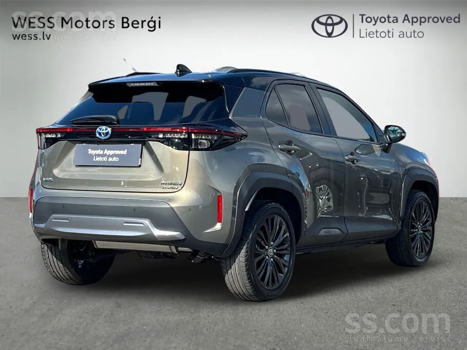 Toyota Yaris Cross Hybrid Crossover 2023 photo 2
