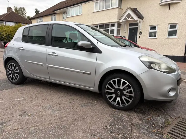 Renault Clio 2012 photo 2