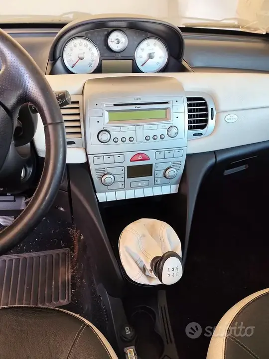 Lancia Ypsilon