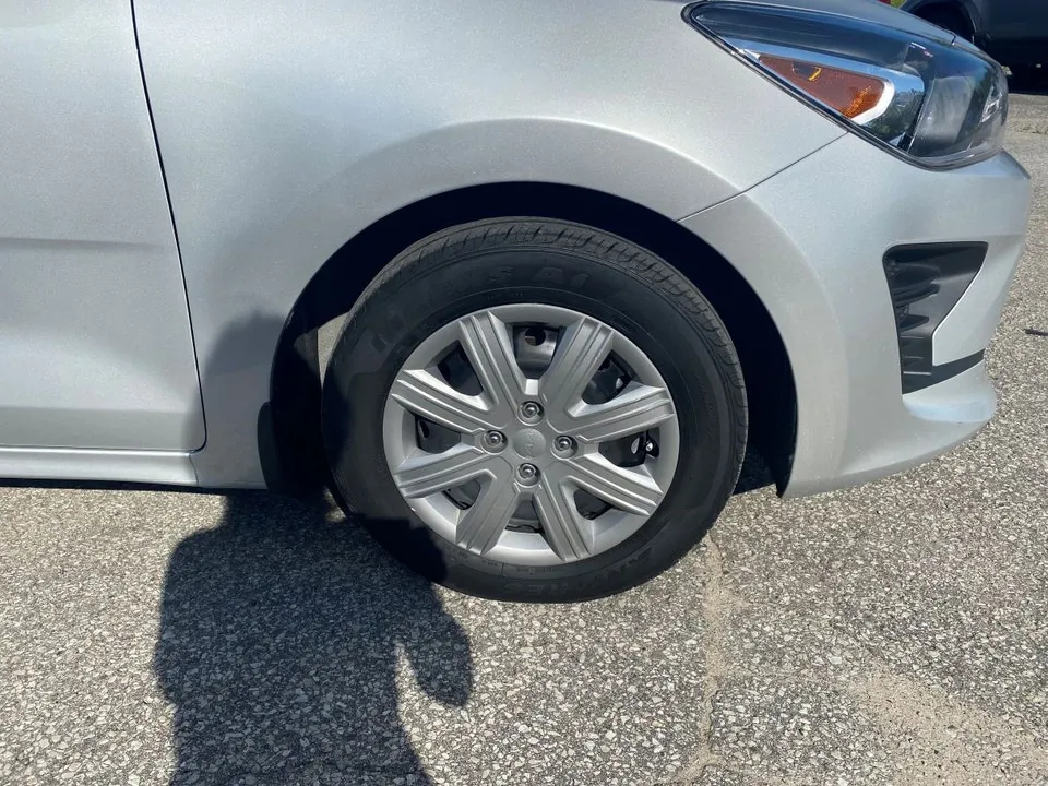 Kia Rio 5-Door 2023 photo 5