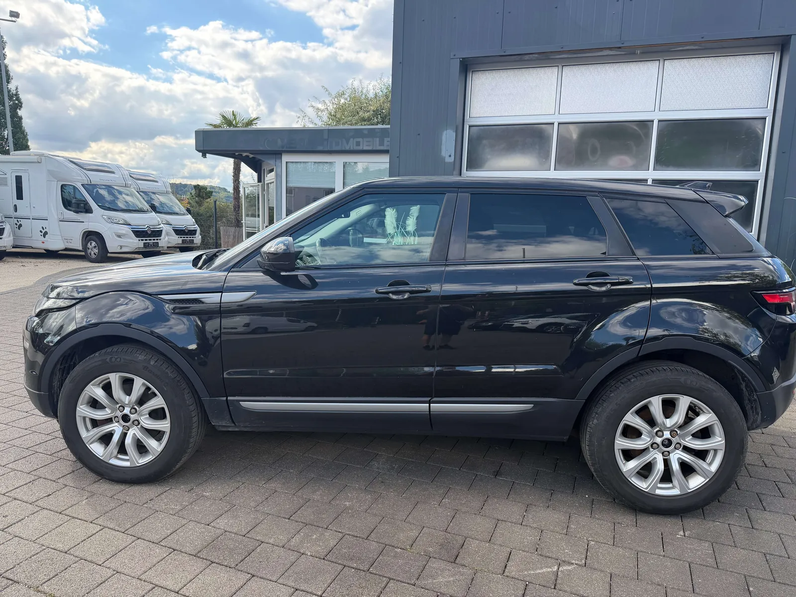 Land Rover Range Rover Evoque 2019 photo 2