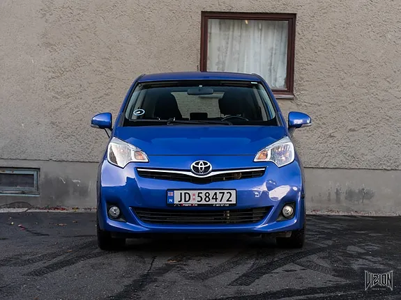 Toyota Verso-S 2011 photo 2