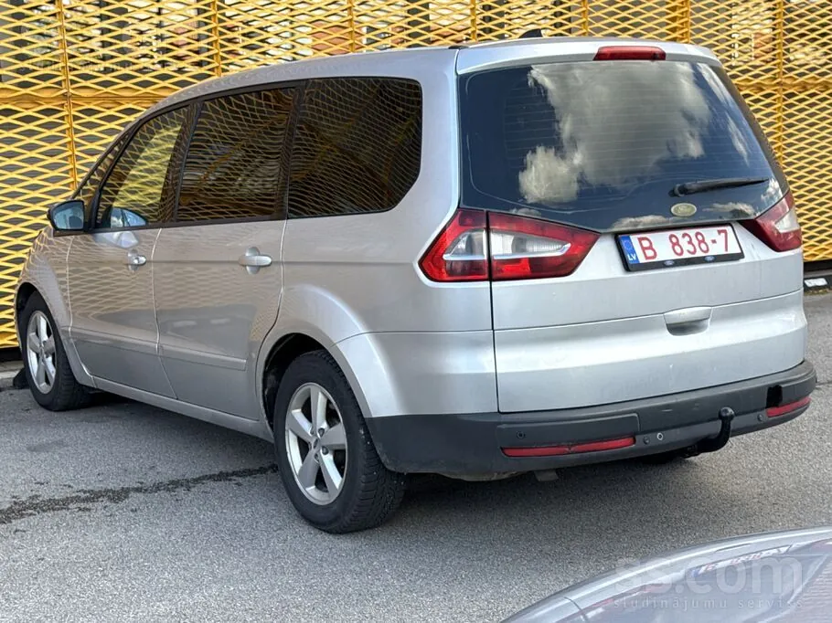 Ford Galaxy 2010 photo 4