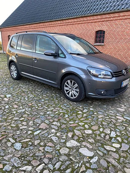 Volkswagen Touran 2015 photo 2