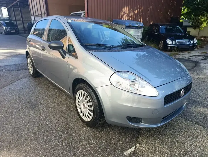 Fiat Grande Punto 2011 photo 3