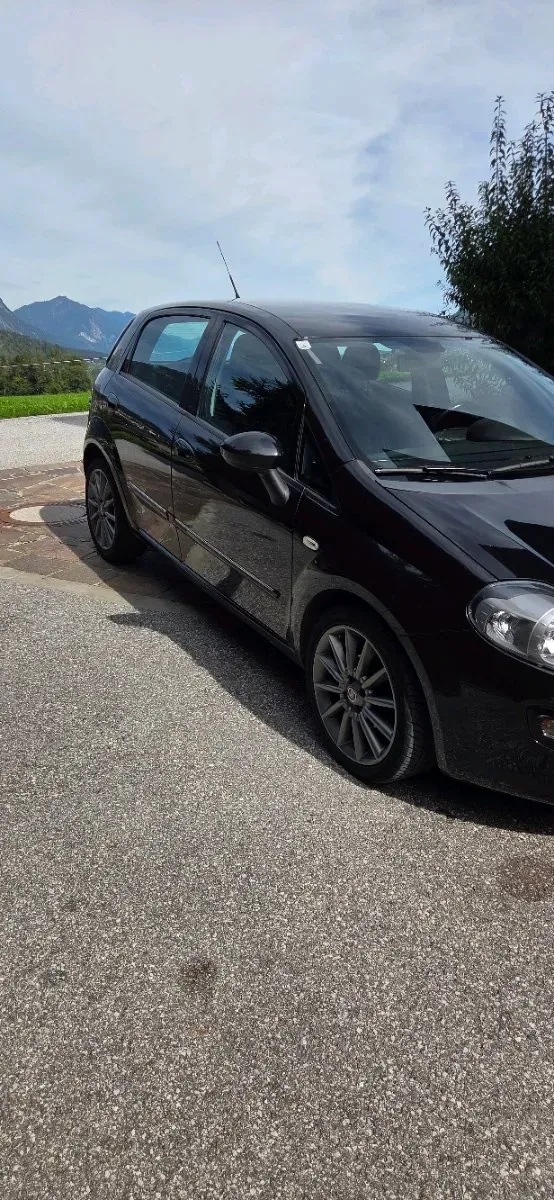 Fiat Punto 2011 photo 3