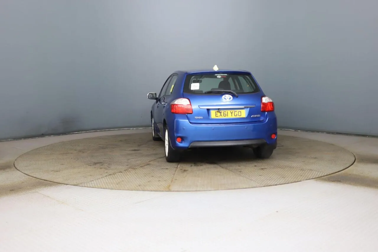 Toyota Auris 2011 photo 5