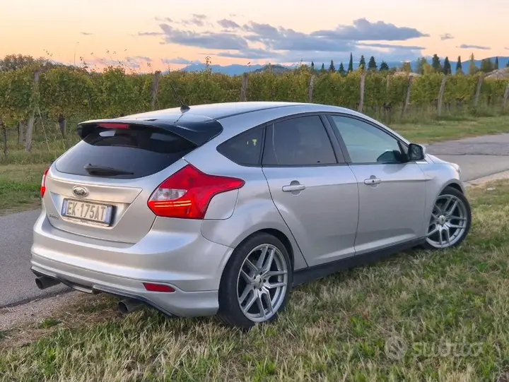 Ford Focus 2011 photo 3