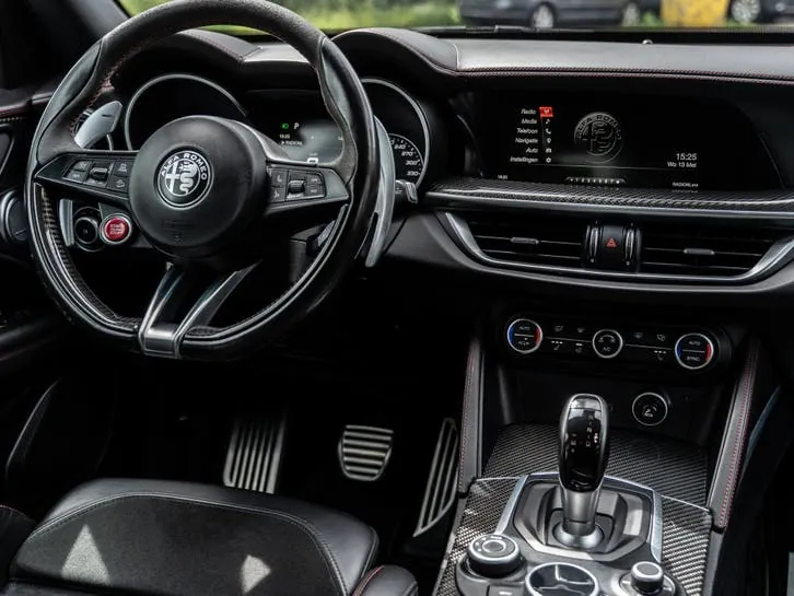 Alfa Romeo Stelvio 2018 photo 2