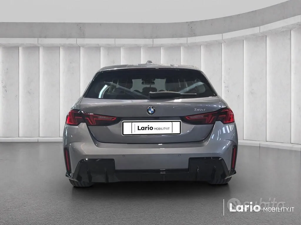 BMW 1 Series 2025 photo 4
