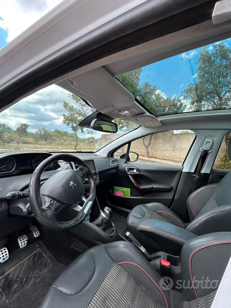 Peugeot 208 2016 photo 4