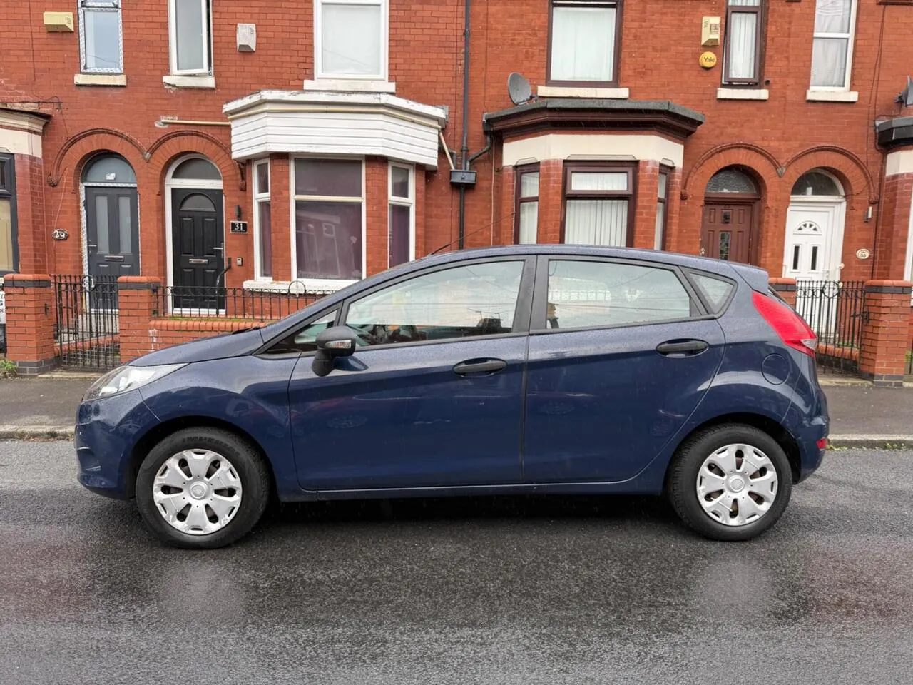 Ford Fiesta 2011 photo 2