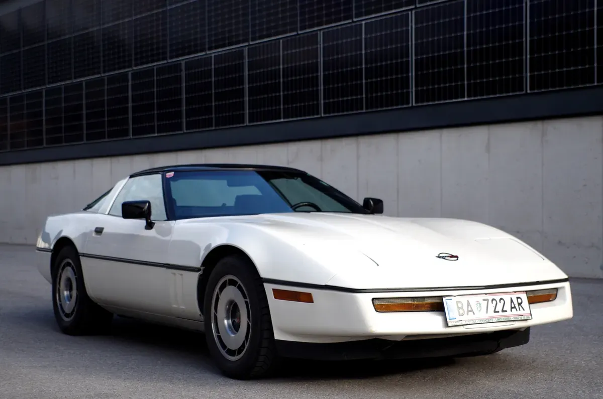 Chevrolet Corvette 1984 photo 3