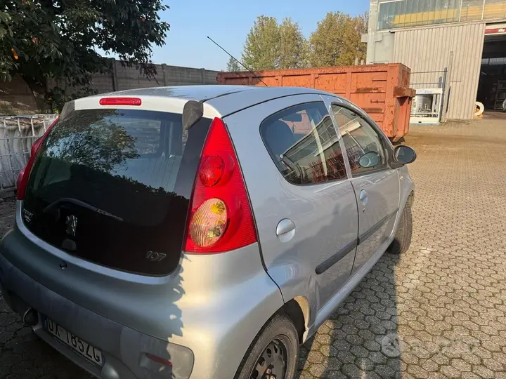 Peugeot 107 2009 photo 2