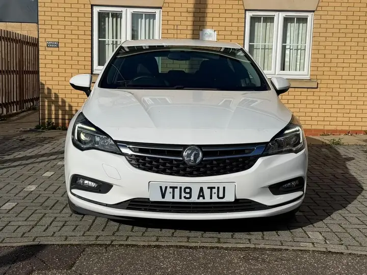 Vauxhall Astra 2019 photo 2