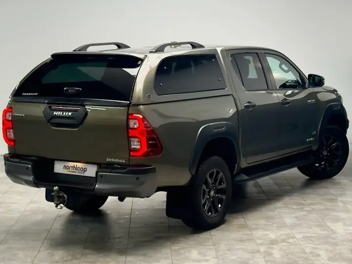 Toyota Hilux 2023 photo 2
