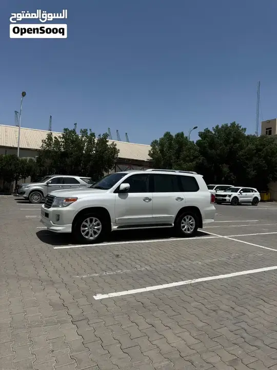 Toyota Land Cruiser 2013 photo 2