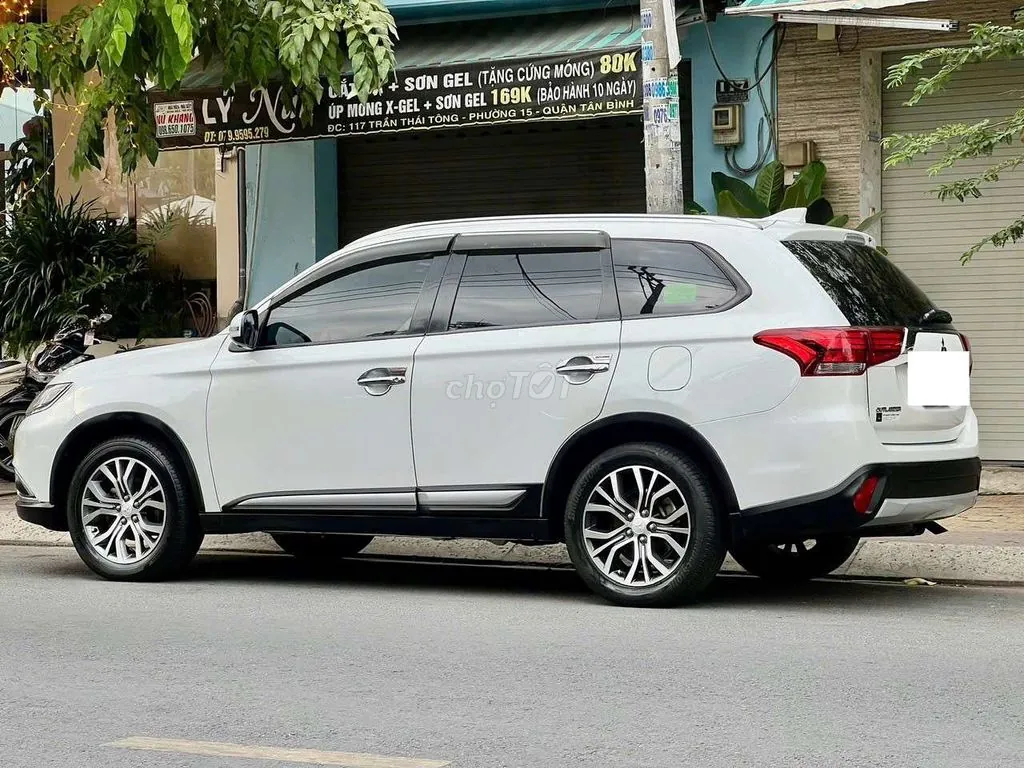 Mitsubishi Outlander 2018 photo 2